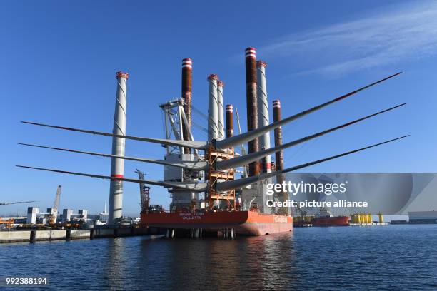 The jack-up vessel 'Brave Fern' is being loaded with components for the Baltic Sea wind farm Iberdrola 'Winkinger' at the harbour of Mukran, Germany,...