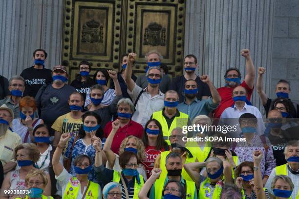 Activists put blue handkerchiefs in their mouths representing the repression. The Congress hosted a parliamentary session on the possible reform of...