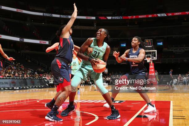Tina Charles of the New York Liberty handles the ball against the Washington Mystics on July 5, 2018 at the Verizon Center in Washington, DC. NOTE TO...