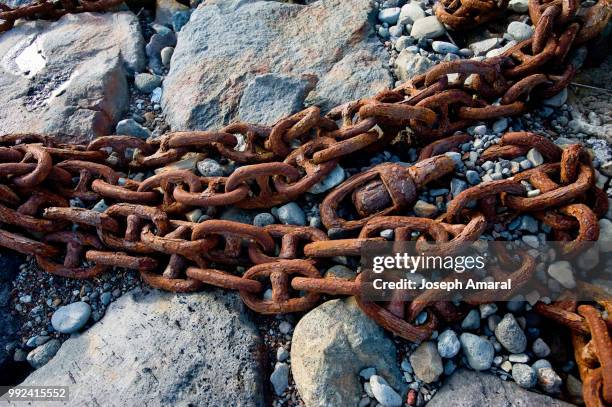 rusty chains lying on rocks - anchor chain stock pictures, royalty-free photos & images