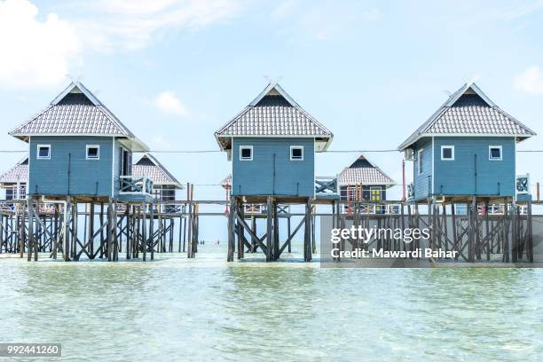 bungalows on mabul island, sabah, east malaysia - mabul island stock pictures, royalty-free photos & images