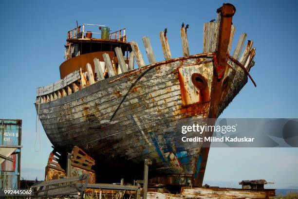akranes shipwreck - akranes bildbanksfoton och bilder