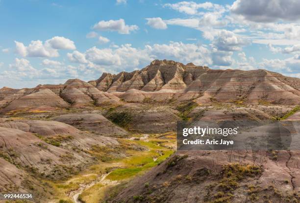 valley in the badlands national park, south dakota, north america. - jaye stockfoto's en -beelden