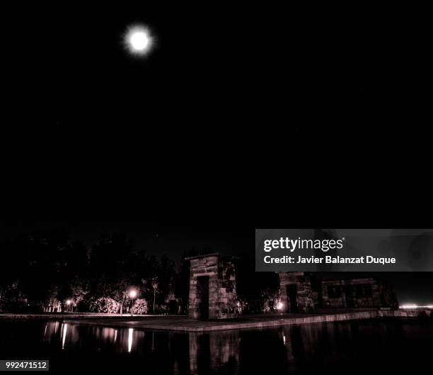 templo debod madrid spain - duque stock pictures, royalty-free photos & images