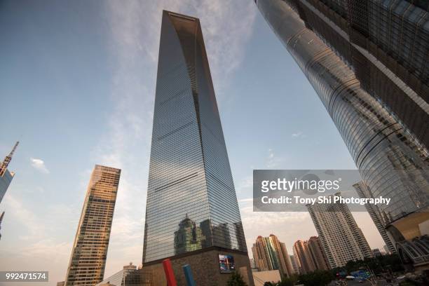 shanghai world financial center - shanghai - china - world financial center stock-fotos und bilder