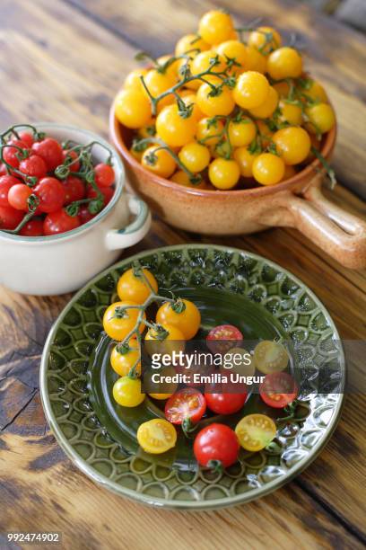 red and yellow cherry tomatoes - emilia stock-fotos und bilder