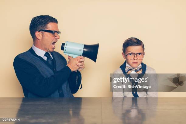pai retrô helicóptero parenting - diferença entre gerações - fotografias e filmes do acervo