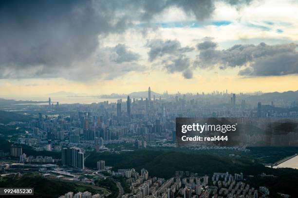 中国の深セン都市スカイライン - urban sprawl ストックフォトと画像