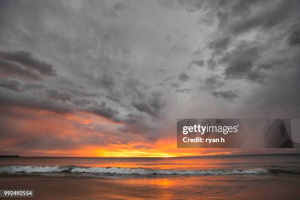 hapuna beach sky fire - hapuna beach 個照片及圖片檔