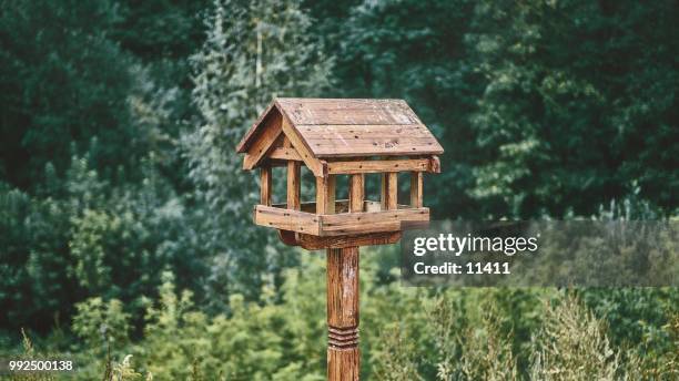 a birdhouse. - nid photos et images de collection