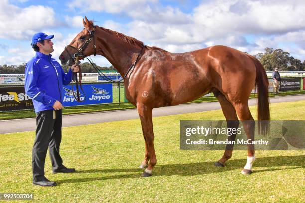 Tahl Tahl Photos and Premium High Res Pictures - Getty Images