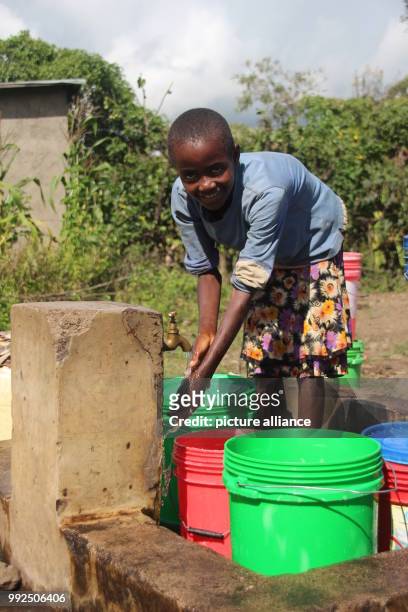 Girl can be seen fetching water at the village well near Arusha, Tanzania, 15 June 2017. Photo: Jürgen Bätz/dpa