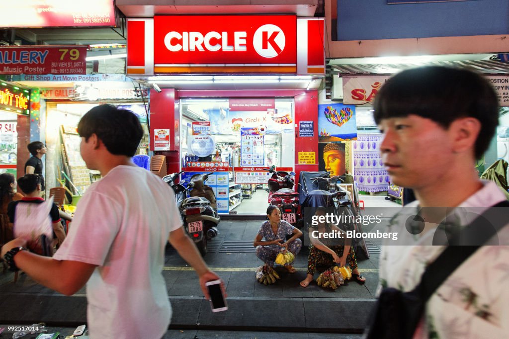 7-Eleven and Other Mini-Mart Operators Challenge Vietnam's Street Retail