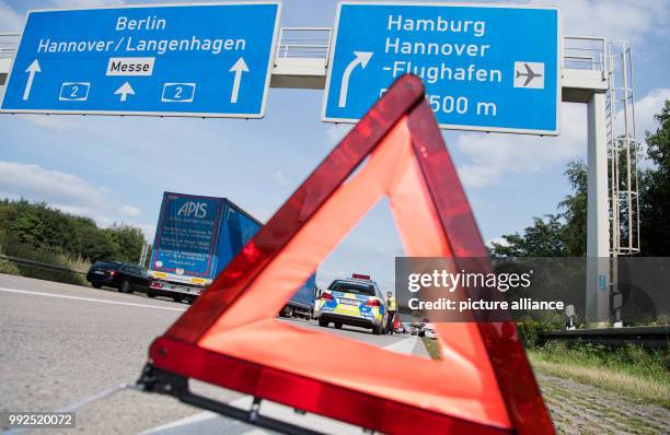 An officer of the motorway police secures the site of an accident on motorway A2 near Hanover, Germany, 25 August 2017. The 'Einsatz- und...