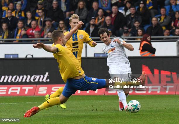 Braunschweig's Gustav Valsvik and Maximilian Sauer attempt to keep Bochum's Robbie Kruse from shooting during the 2nd Bundesliga soccer match between...