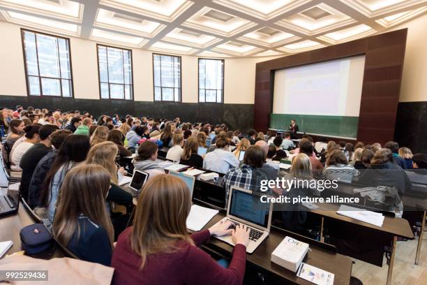 Law students sit in a lecture hall during a lecture at the University Freiburg, Germany, 19 Octoebr 2017. Photo: Patrick Seeger/dpa