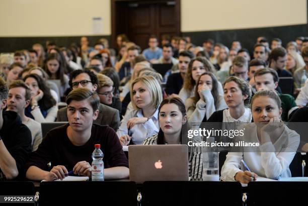 Law students sit in a lecture hall during a lecture at the University Freiburg, Germany, 19 Octoebr 2017. Photo: Patrick Seeger/dpa