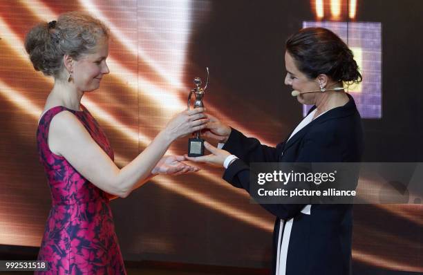 Laudator Désirée Nosbusch presents an award to Julia Cissewski during the the award ceremony of the "Goldene Bild der Frau" in Hamburg, 21 October...