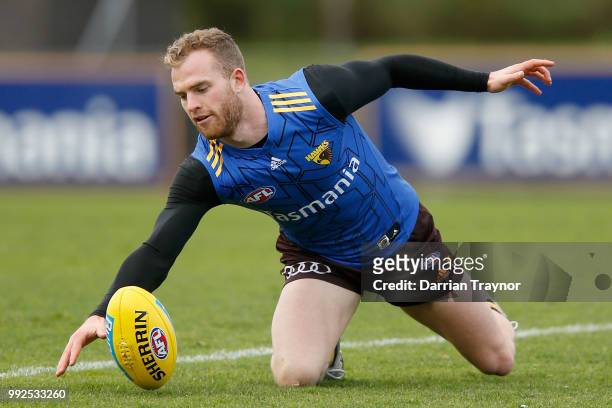 Tom Mitchell gathers the ball during a Hawthorn Hawks AFL Training Session at Waverley Park on July 6, 2018 in Melbourne, Australia.