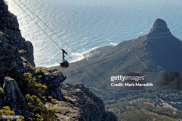 cableway on table mountain, cape town - cape town cable car stock pictures, royalty-free photos & images