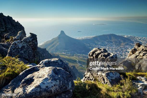 view to lion's head and signal hill from table mountain - table mountain cape town imagens e fotografias de stock