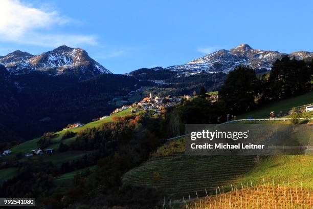 herbst im eisacktal - leitner stock pictures, royalty-free photos & images