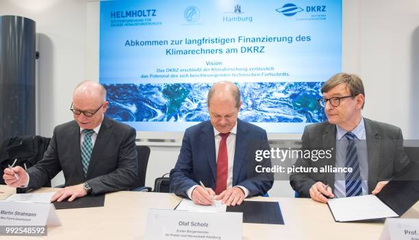 Martin Stratmann, president of the Max Planck Society , the First Mayor of Hamburg, Olaf Schol, and the president of the Helmholtz Association, Otmar...