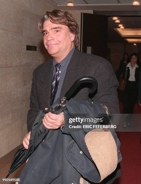 - Photo prise le 06 novembre 1996 à Paris, de Bernard Tapie qui a été condamné, le 04 juin, à trois ans de prison avec sursis, 300.000 F d'amende et...