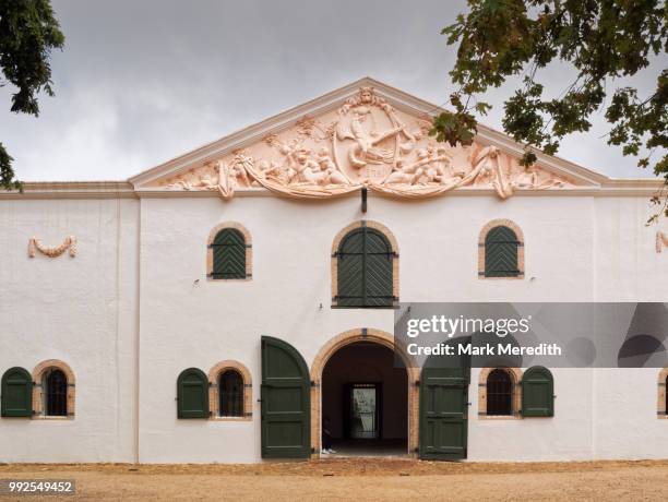 cape dutch architecture at groot constantia winery estate near cape town - constantia stock-fotos und bilder