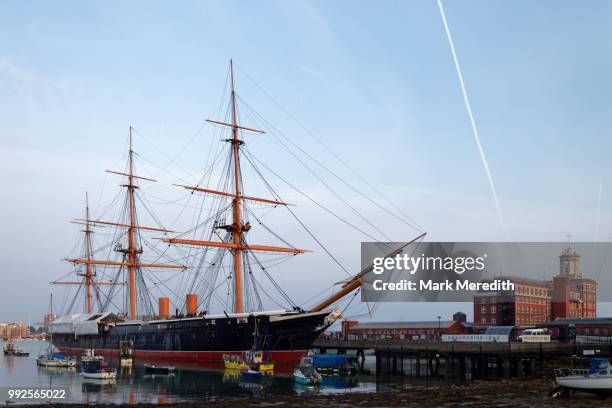 hms warrior, the first iron clad warship, on the hard in old portsmouth, hampshire, england - clad stock-fotos und bilder