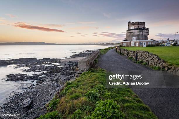 martello tower - martello tower stockfoto's en -beelden