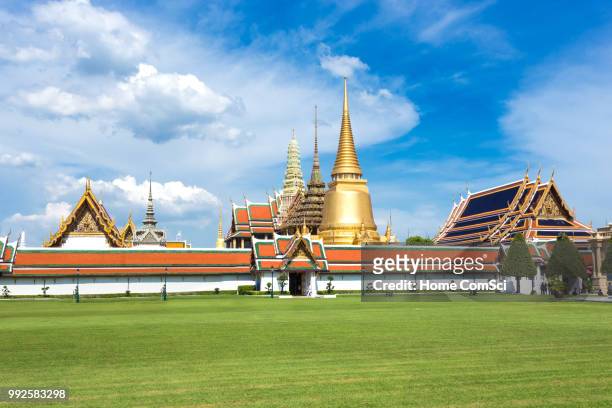 wat phra kaew, grand palace, temple of the emerald buddha with b - sci stockfoto's en -beelden