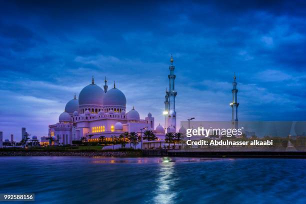 zayed grandmosque - abu dhabi mosque stock pictures, royalty-free photos & images