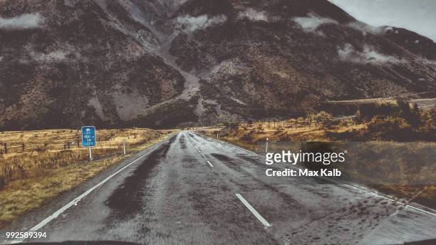 lonely road in nz - kalb stock pictures, royalty-free photos & images