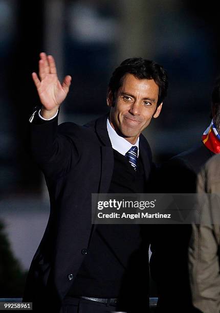 Head coach Quique Sanchez Flores celebrates at the Neptuno fountain in Madrid the day after Atletico won the UEFA Europa League Cup final on May 13,...