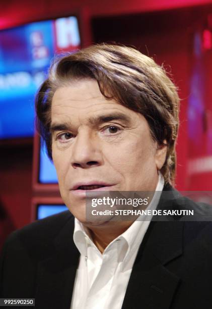 Homme d'affaires Bernard Tapie participe, le 06 novembre 2005 dans les locaux de la télévision LCI à Paris, à l'émission "Le Grand jury RTL-Le...
