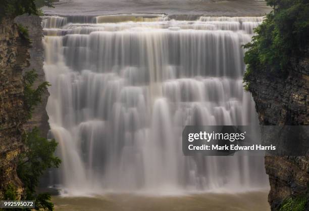 middle falls, letchworth state park - rochester   new york state ストックフォトと画像