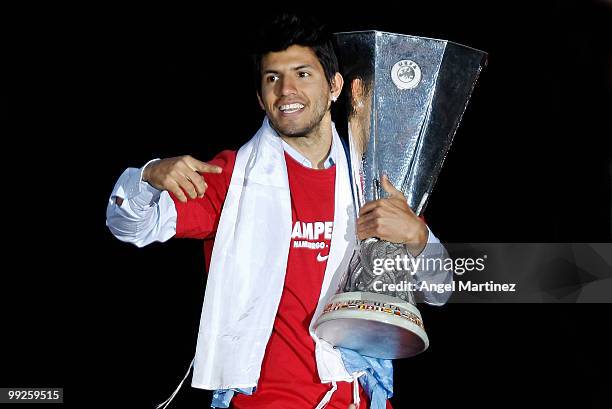 Atletico Madrid player Sergio Aguero celebrates with the trophy at the Neptuno fountain in Madrid the day after Atletico won the UEFA Europa League...