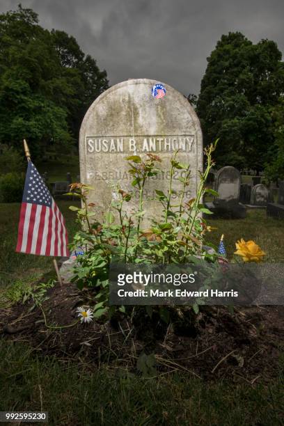 grave of susan b. anthony, rochester, new york - susan b anthony stock pictures, royalty-free photos & images