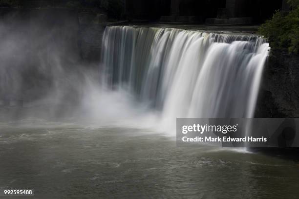 high falls, rochester, new york - two firefighters shot dead two wounded responding to fire outside of rochester stockfoto's en -beelden