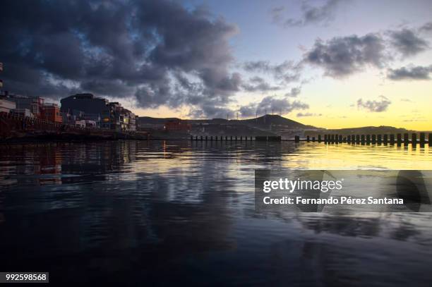 el agujero beach. - agujero stockfoto's en -beelden