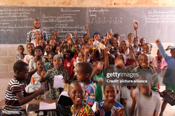 March 2018, Mali, Mopti: Pupils sit inside a class room of the Moulaye Dembele School, built by UNICEF. The extra rooms were established to provide...