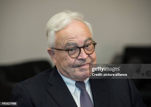 Dpatop - Rolf Breuer, the former director of Deutsche Bank, is interviewed in Frankfurt am Main, Germany, 16 October 2017. The banker is turning 80...
