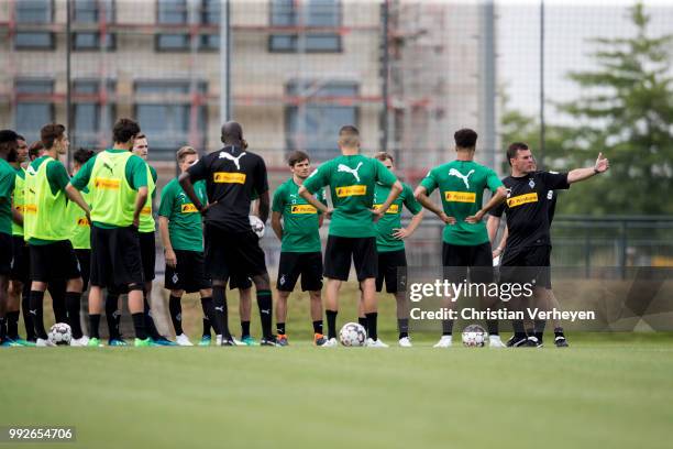 Headcoach Dieter Hecking talks to the Team during a training session of Borussia Moenchengladbach at Borussia-Park on July 05, 2018 in...