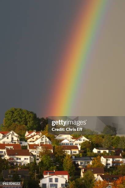 regenbogen im wohngebiet - regenbogen stock pictures, royalty-free photos & images