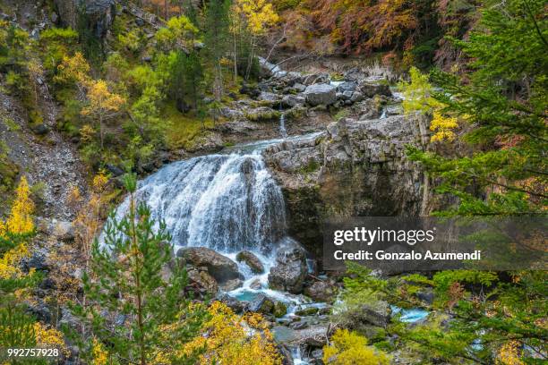 ordesa y monte perdido national park in the  pyrenees. - parco nazionale di ordesa foto e immagini stock