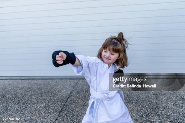 karate kids - karate girl stockfoto's en -beelden