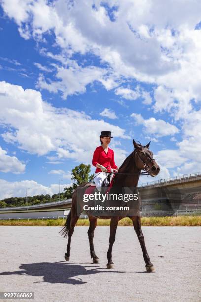 lady with hat horseback riding - grace tame stock pictures, royalty-free photos & images