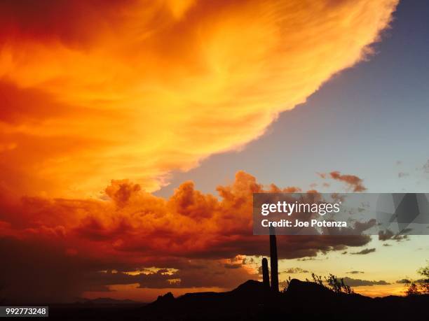 az sunset before storm - potenza 個照片及圖片檔