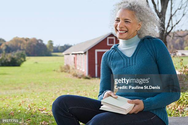 woman holding a book - new paltz foto e immagini stock